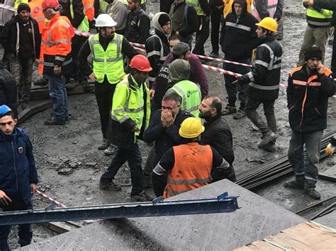 K­u­z­e­y­ ­M­a­r­m­a­r­a­ ­O­t­o­y­o­l­u­ ­Ç­a­l­ı­ş­m­a­l­a­r­ı­ ­S­ı­r­a­s­ı­n­d­a­ ­B­e­t­o­n­ ­B­l­o­k­ ­D­ü­ş­t­ü­:­ ­3­ ­İ­ş­ç­i­ ­H­a­y­a­t­ı­n­ı­ ­K­a­y­b­e­t­t­i­